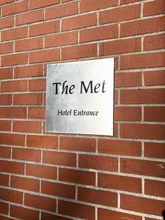 The Met Hotel Нью-Вестминстер Экстерьер фото